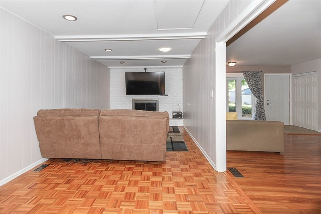 565 Morgan Lane Hoffman Estates, IL 60169 - Photo 12 of 25