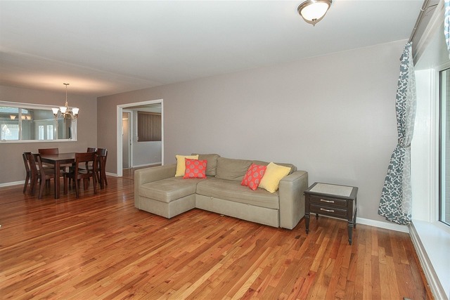 565 Morgan Lane Hoffman Estates, IL 60169 - Photo 4 of 25