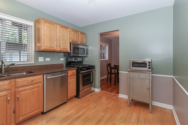 565 Morgan Lane Hoffman Estates, IL 60169 - Photo 8 of 25