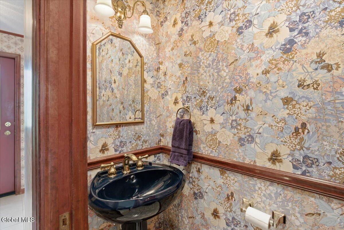 908 Mohegan Road Niskayuna, NY 12309 - Photo 19 of 40 36-030_MW2_0483