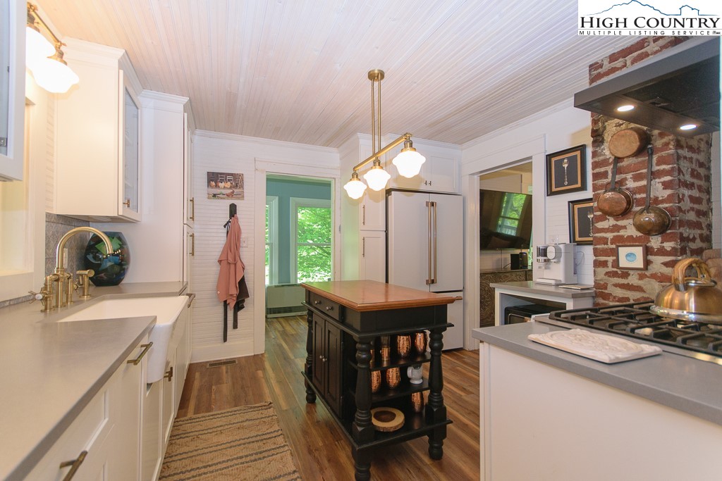 403 Linville Creek Road Vilas, NC 28692 - Photo 11 of 46 Gallery Image 11
