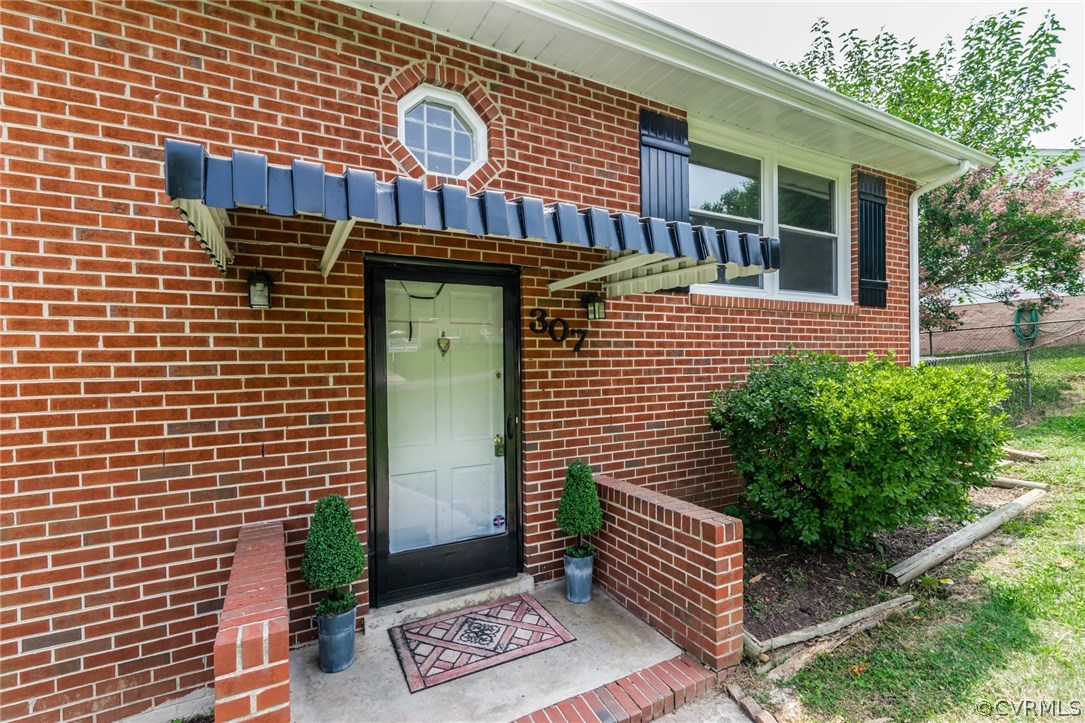 307 Hummingbird Road Richmond, VA 23227 - Photo 2 of 39 Gallery Image 2
