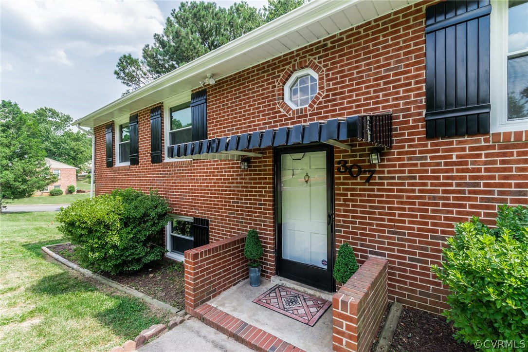 307 Hummingbird Road Richmond, VA 23227 - Photo 4 of 39 Gallery Image 4