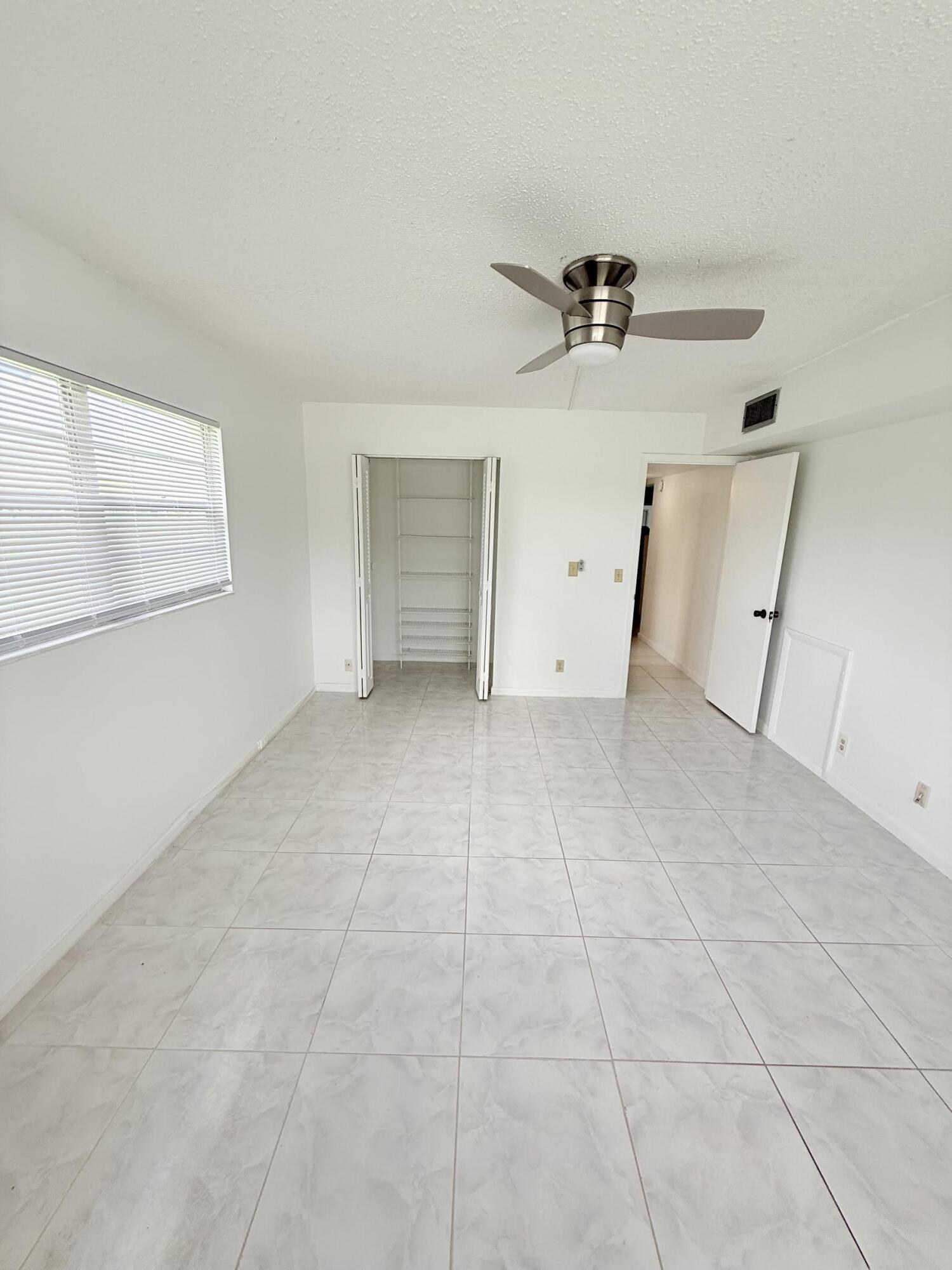 1036 Hythe B, Unit B Boca Raton, FL 33434 - Photo 13 of 53 0-2