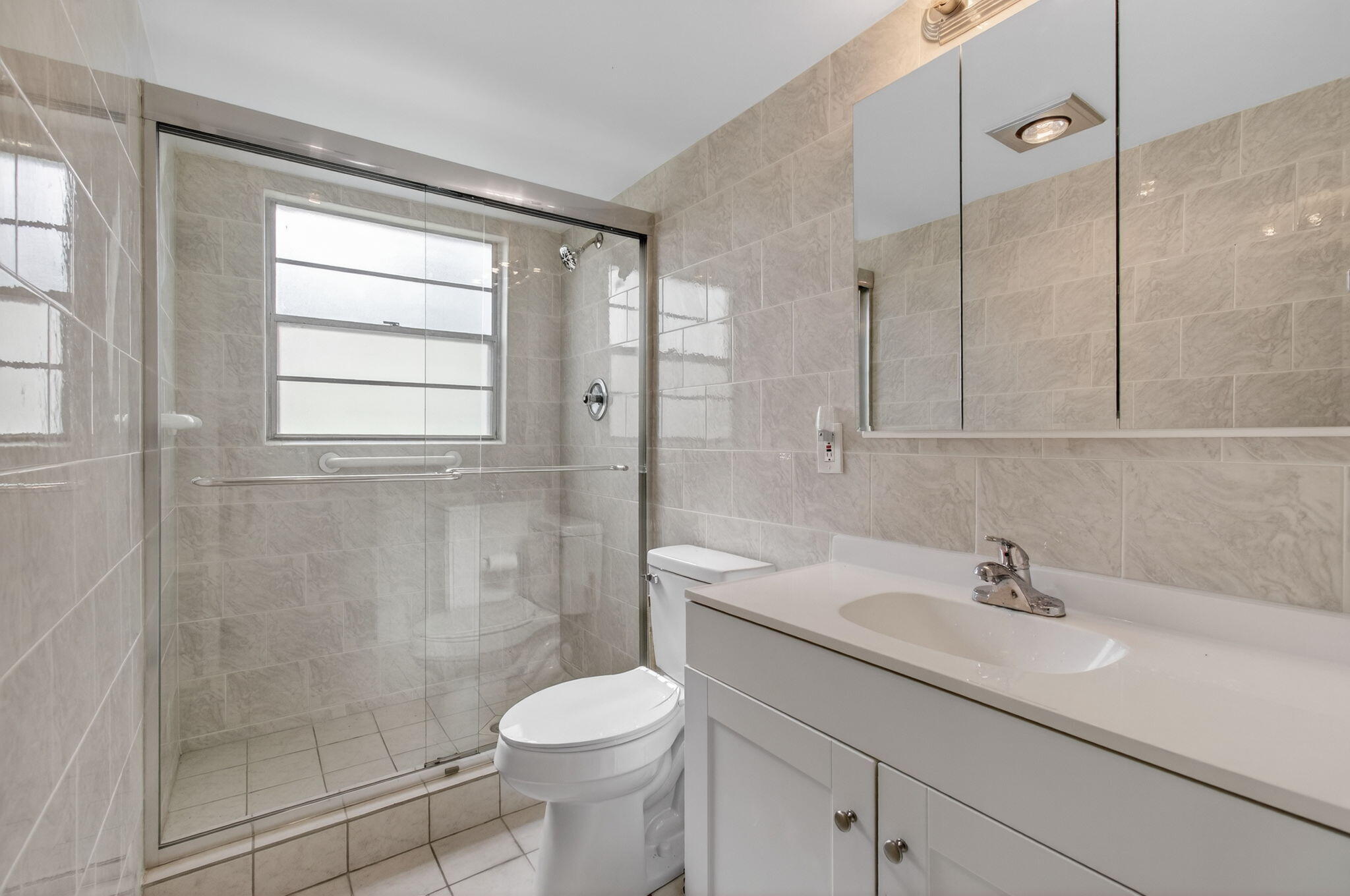 1036 Hythe B, Unit B Boca Raton, FL 33434 - Photo 20 of 53 35-web-or-mls-DSC_3191