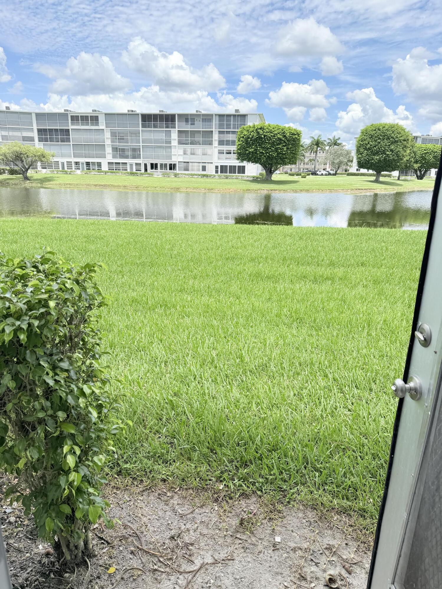 1036 Hythe B, Unit B Boca Raton, FL 33434 - Photo 47 of 53 0-4