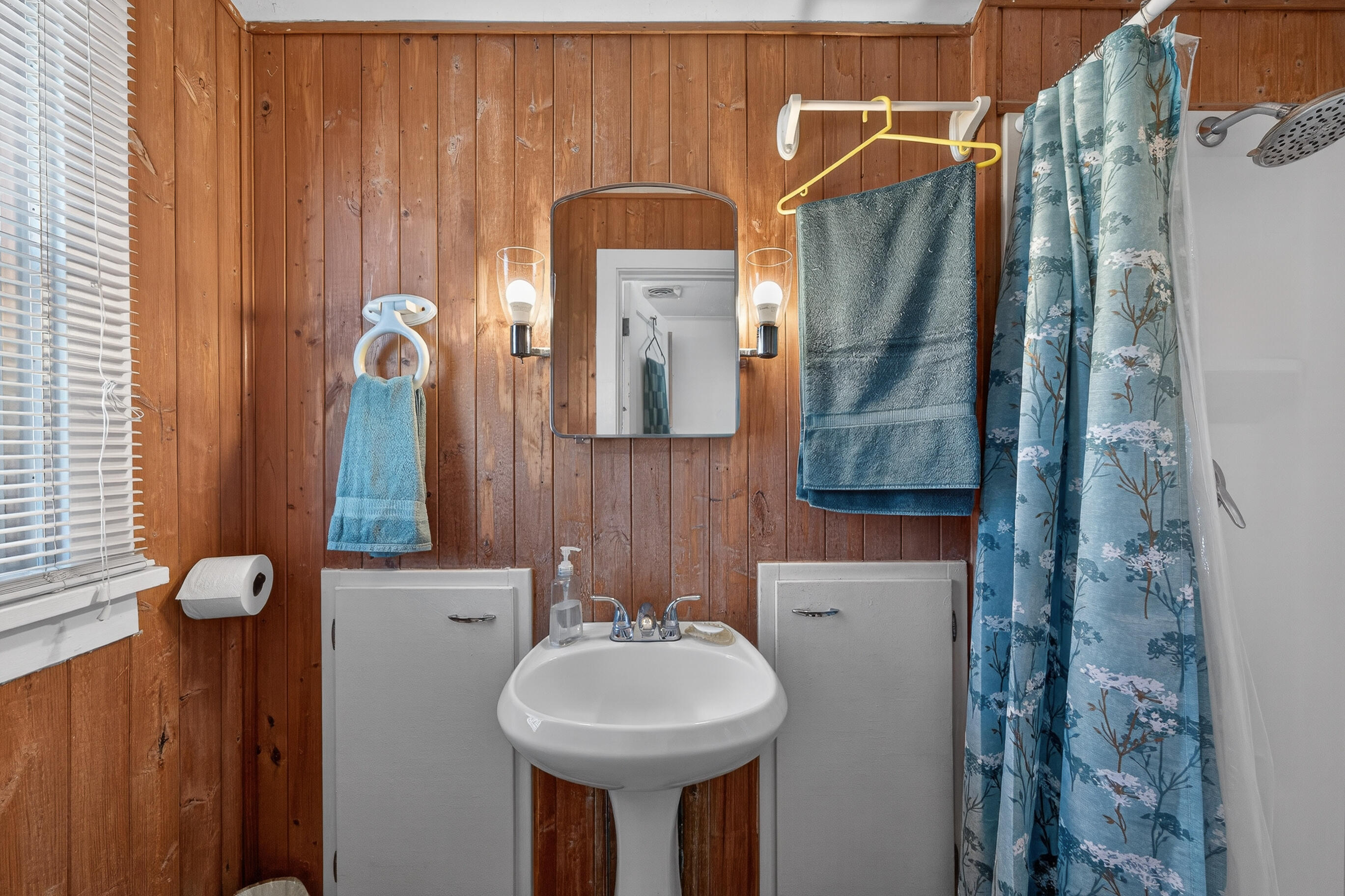 1207 Grant Street Lake Geneva, WI 53147 - Photo 32 of 40 Apartment Bathroom