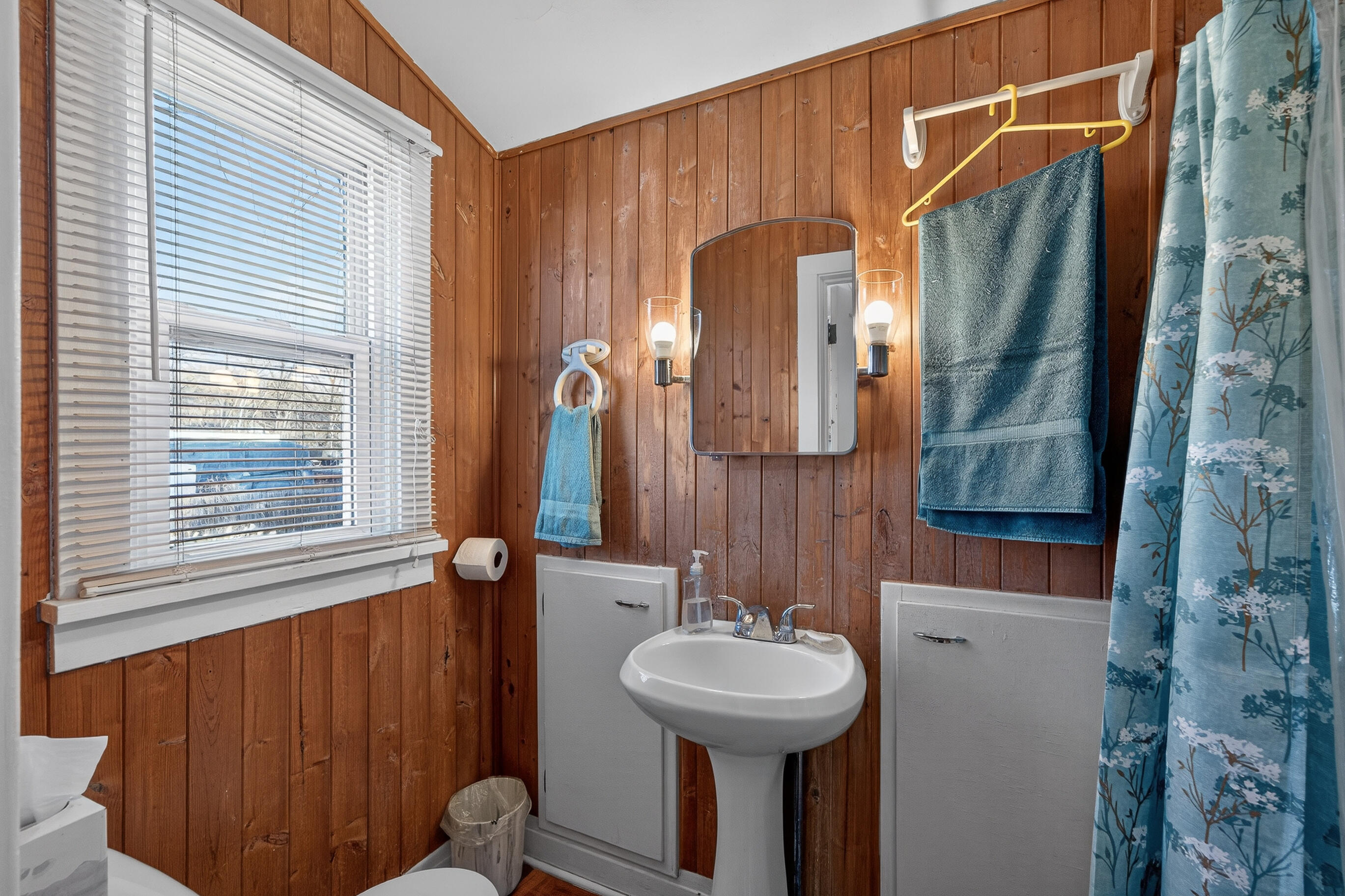 1207 Grant Street Lake Geneva, WI 53147 - Photo 34 of 40 Apartment Bathroom