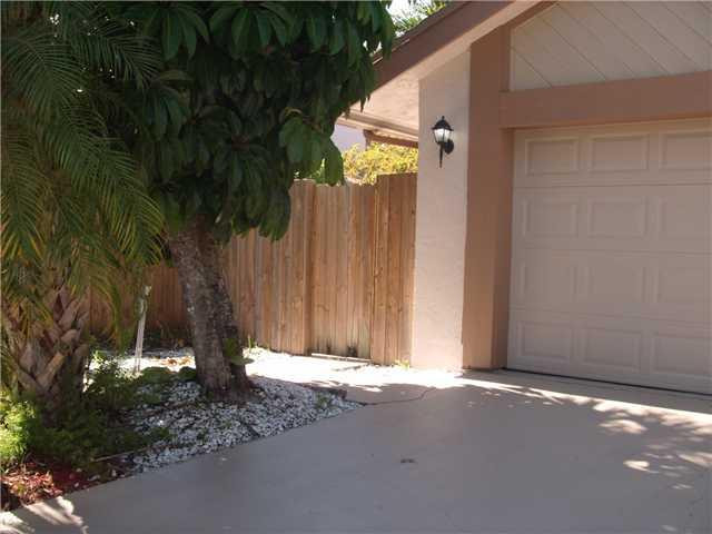 7775 Stanway Place, Unit 7775 Boca Raton, FL 33433 - Photo 2 of 25 Exterior Front