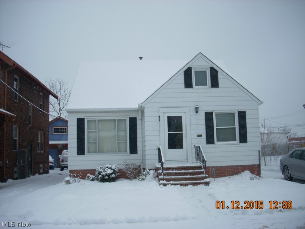18401 Rosecliff Road Cleveland, OH 44119 - Photo 1 of 20 Gallery Image 1