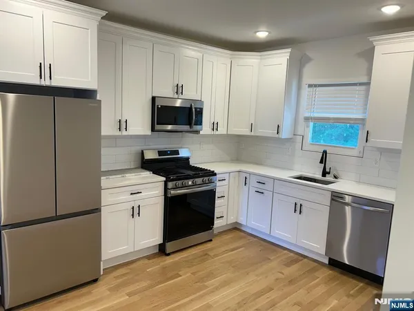 $3,800 | 749 Florence Place, Unit 2, Cliffside Park, NJ 07010