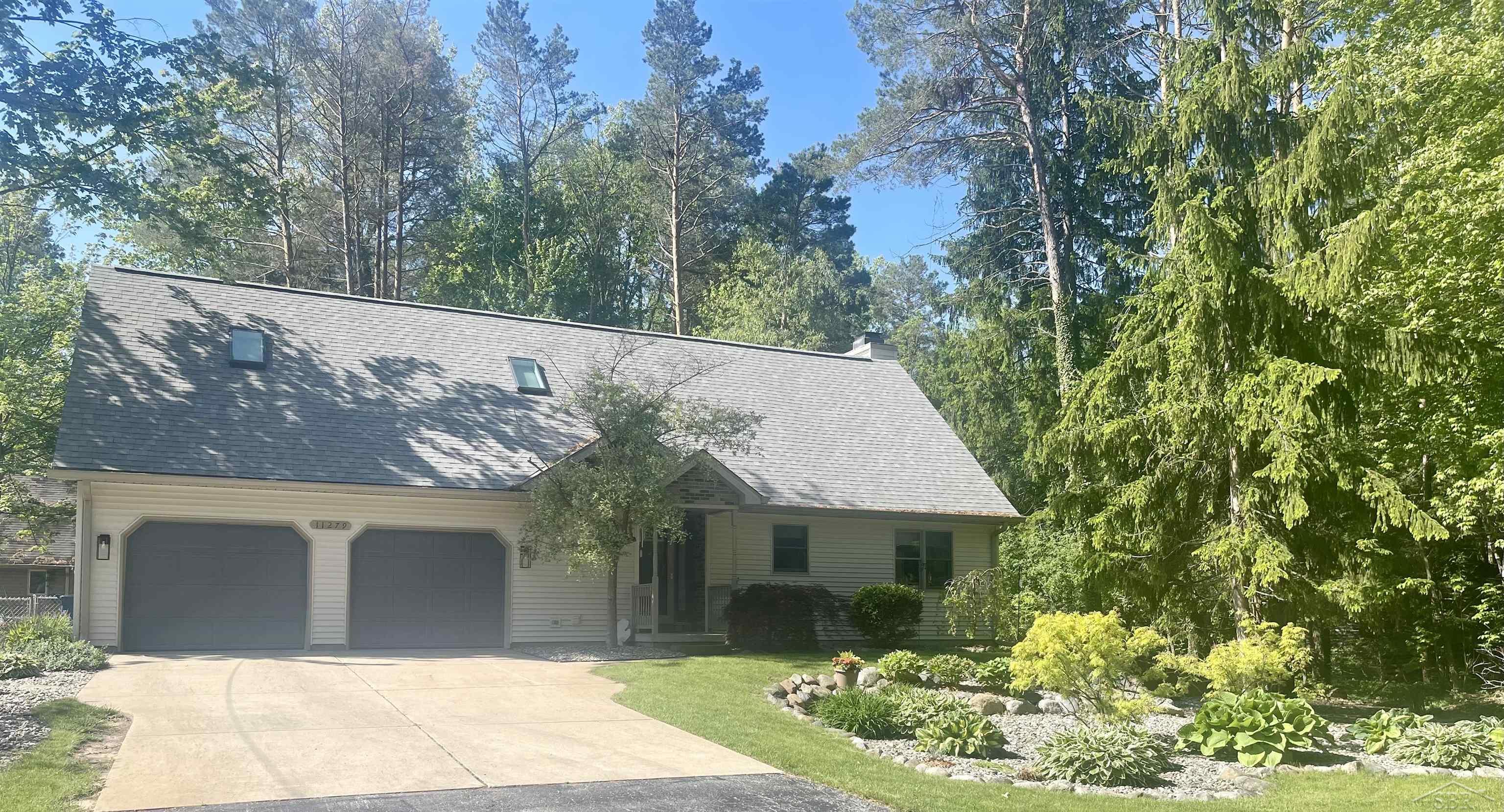 11279 Sarle Road Freeland, MI 48623 - Photo 1 of 23