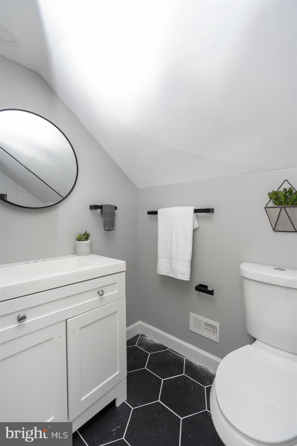 305 Charles Road Linthicum Heights, MD 21090 - Photo 40 of 51