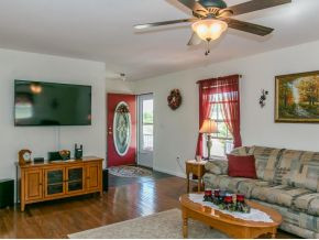 620 Chestnut Ridge Road Afton, TN 37616 - Photo 9 of 24 Living Room