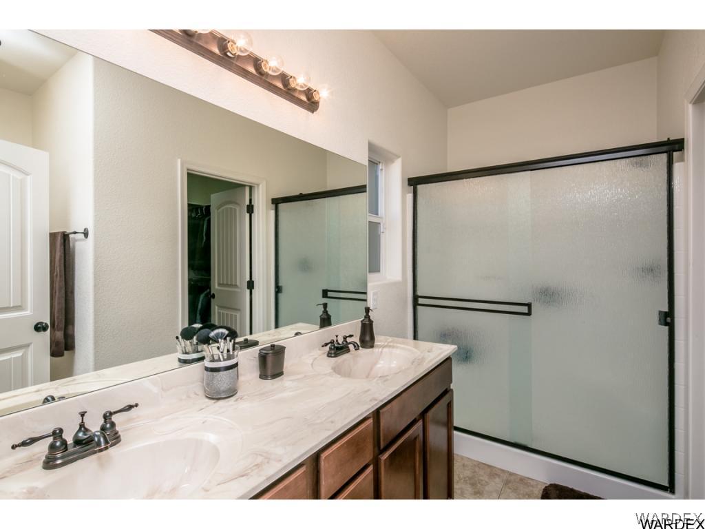 4192 East Stampede Road Kingman, AZ 86401 - Photo 23 of 35 Master Bathroom