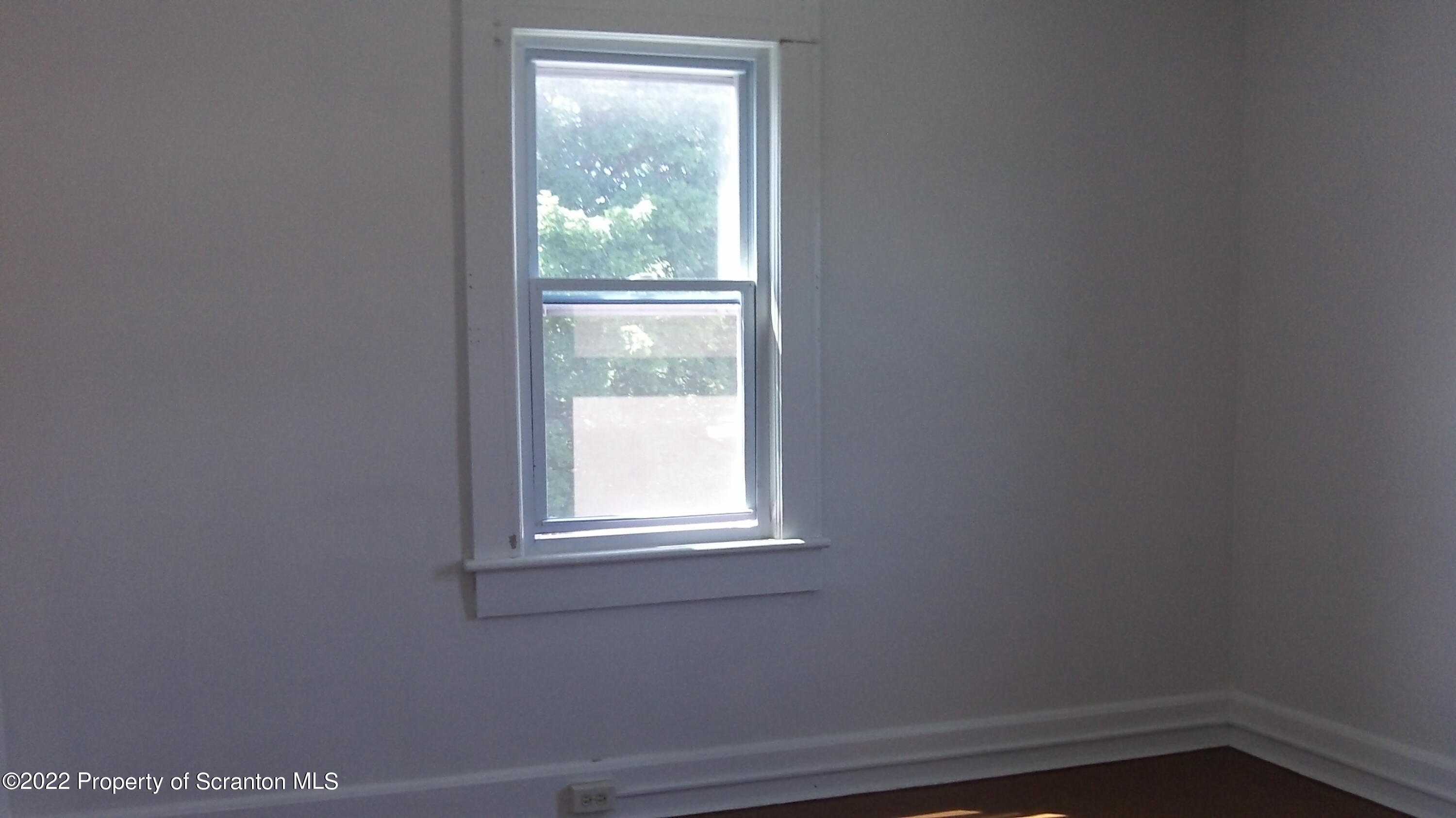 218 Chestnut Street Dunmore, PA 18512 - Photo 5 of 8 101_0474