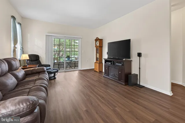 $425,000 | 269 Meadowlark Drive, Hamilton, NJ 08690