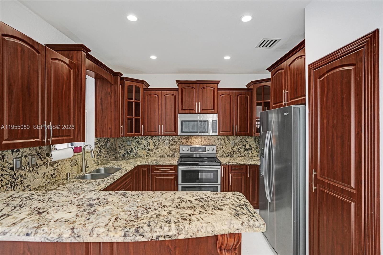 7952 Northwest 198th Street Hialeah, FL 33015 - Photo 13 of 38