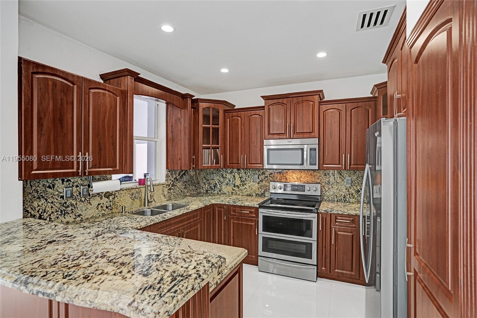 7952 Northwest 198th Street Hialeah, FL 33015 - Photo 14 of 38