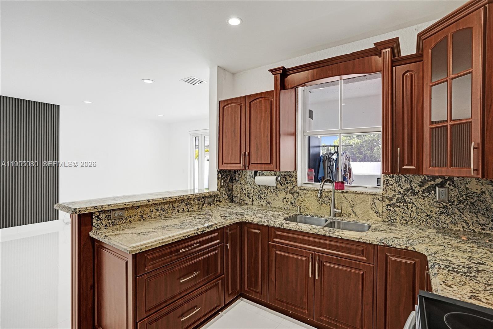 7952 Northwest 198th Street Hialeah, FL 33015 - Photo 15 of 38