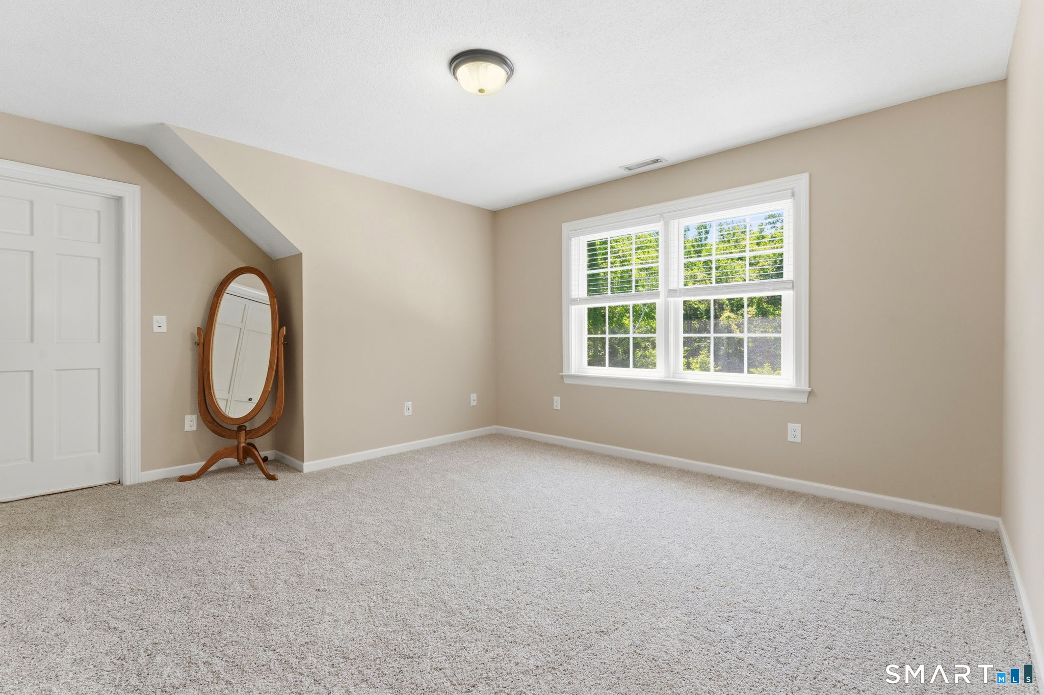 447 Hart Street Bristol, CT 06010 - Photo 26 of 40