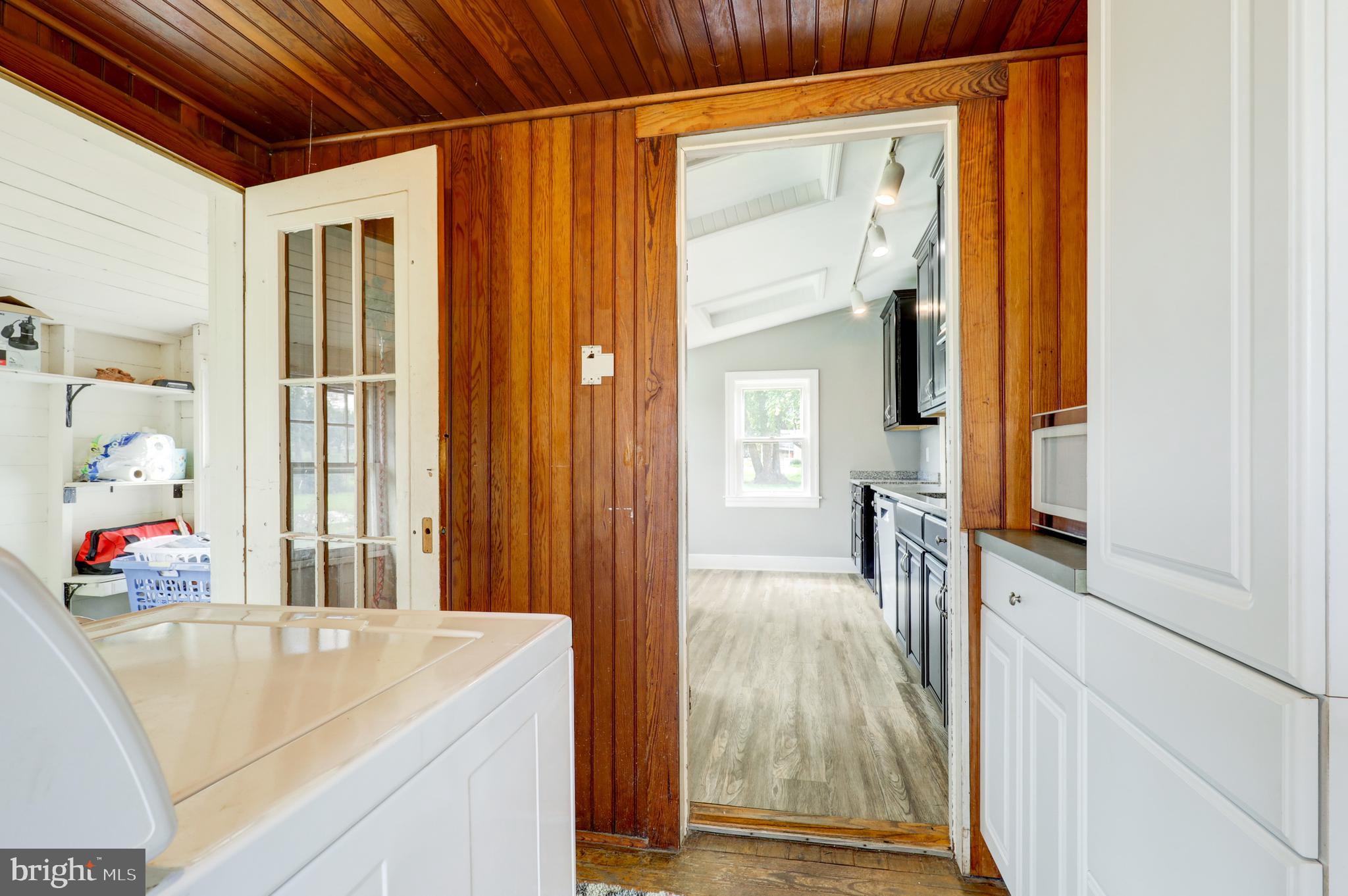 204 Roneys Corner Road Oxford, PA 19363 - Photo 13 of 33 a view of a hallway with wooden floor and windows