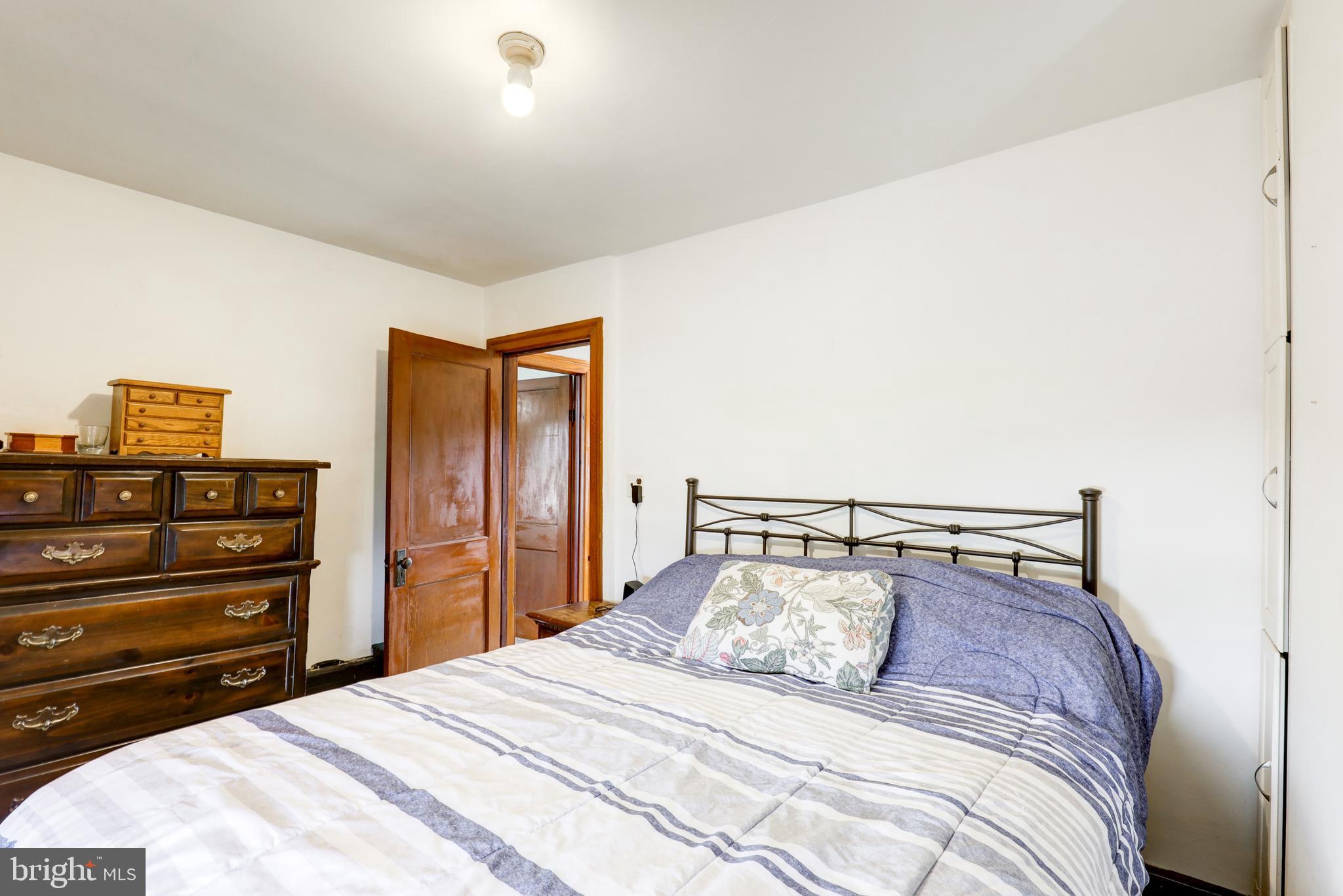 204 Roneys Corner Road Oxford, PA 19363 - Photo 20 of 33 a bedroom with a bed and a dresser