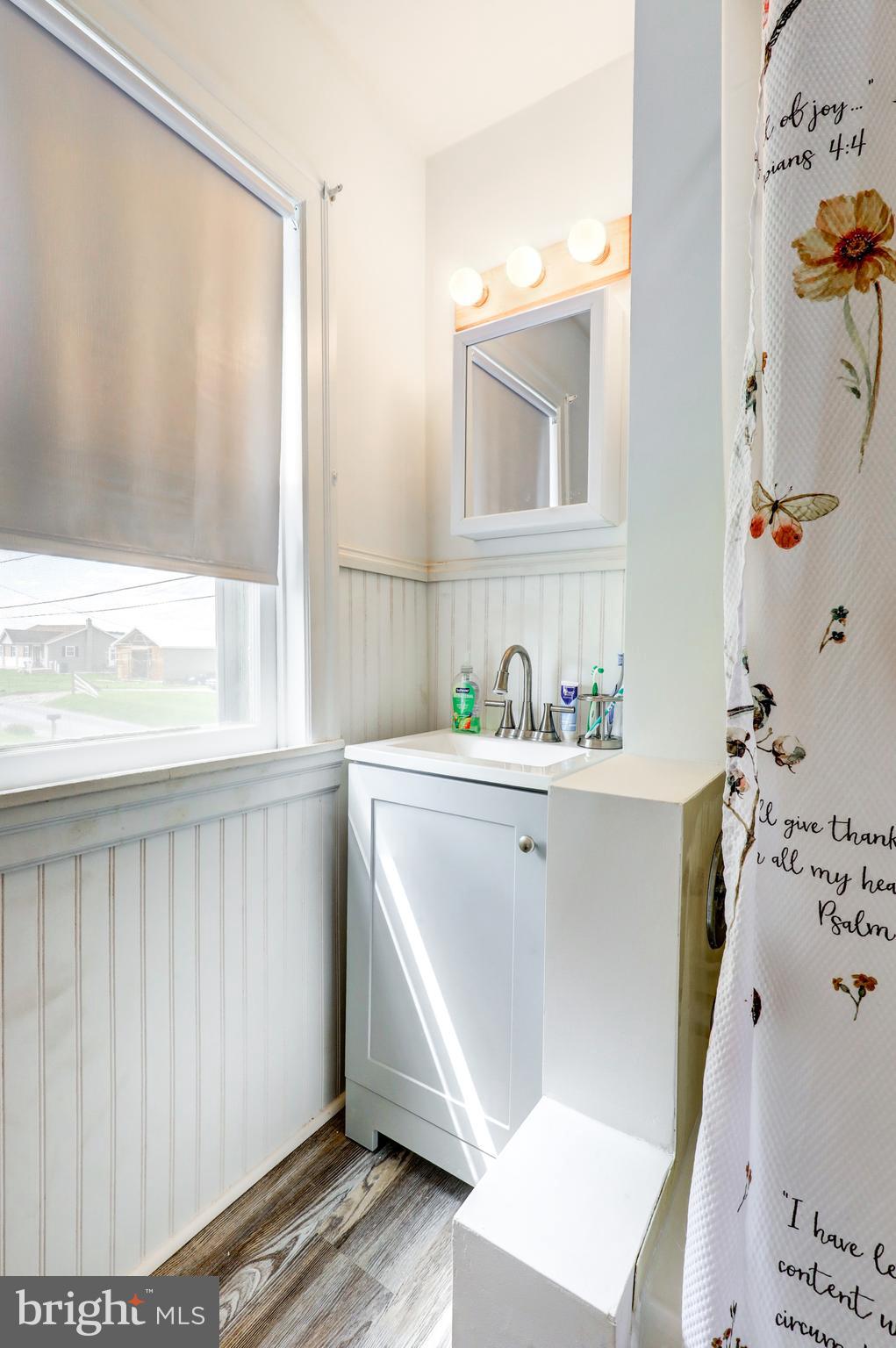 204 Roneys Corner Road Oxford, PA 19363 - Photo 22 of 33 a bathroom with a sink and a mirror