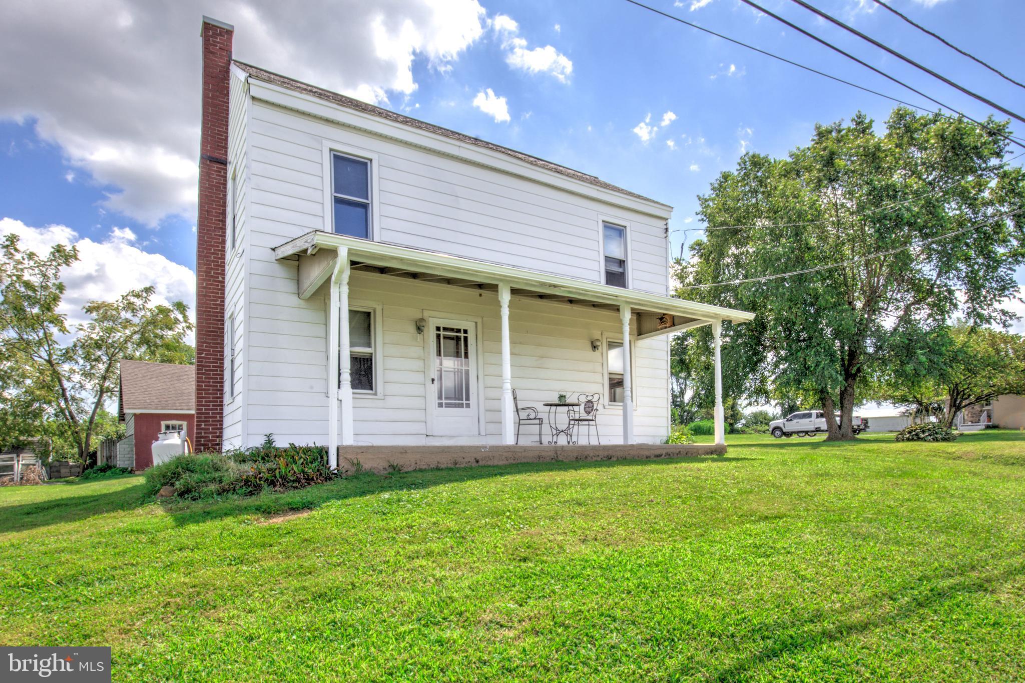 204 Roneys Corner Road Oxford, PA 19363 - Photo 3 of 33 front view of a house with a yard