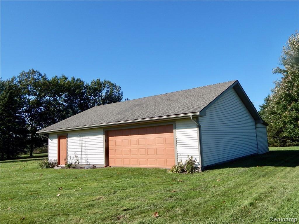 8103 Perry Road Grand Blanc, MI 48439 - Photo 8 of 47 The Mancave/40x32 heated garage