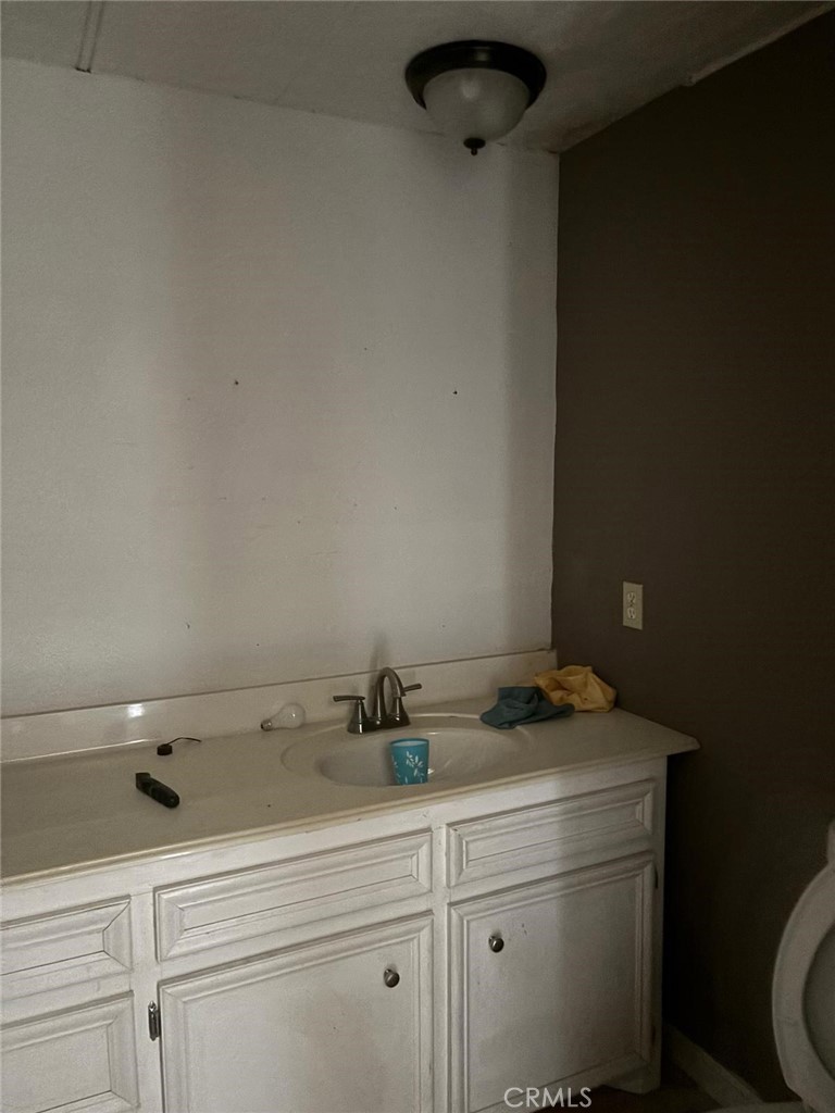 11690 Camp Rock Road Lucerne Valley, CA 92356 - Photo 29 of 33 a sink with a washer and dryer