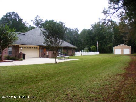 4-Side Yard with Shed