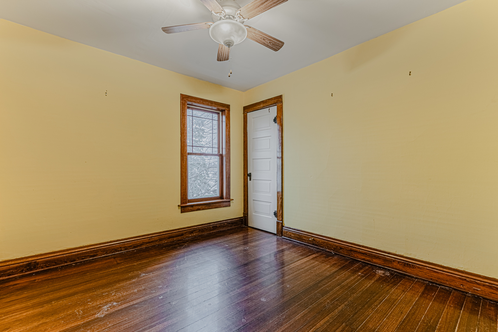 1507 Riverside Drive McHenry, IL 60050 - Photo 16 of 27 a view of room with window and wooden floor