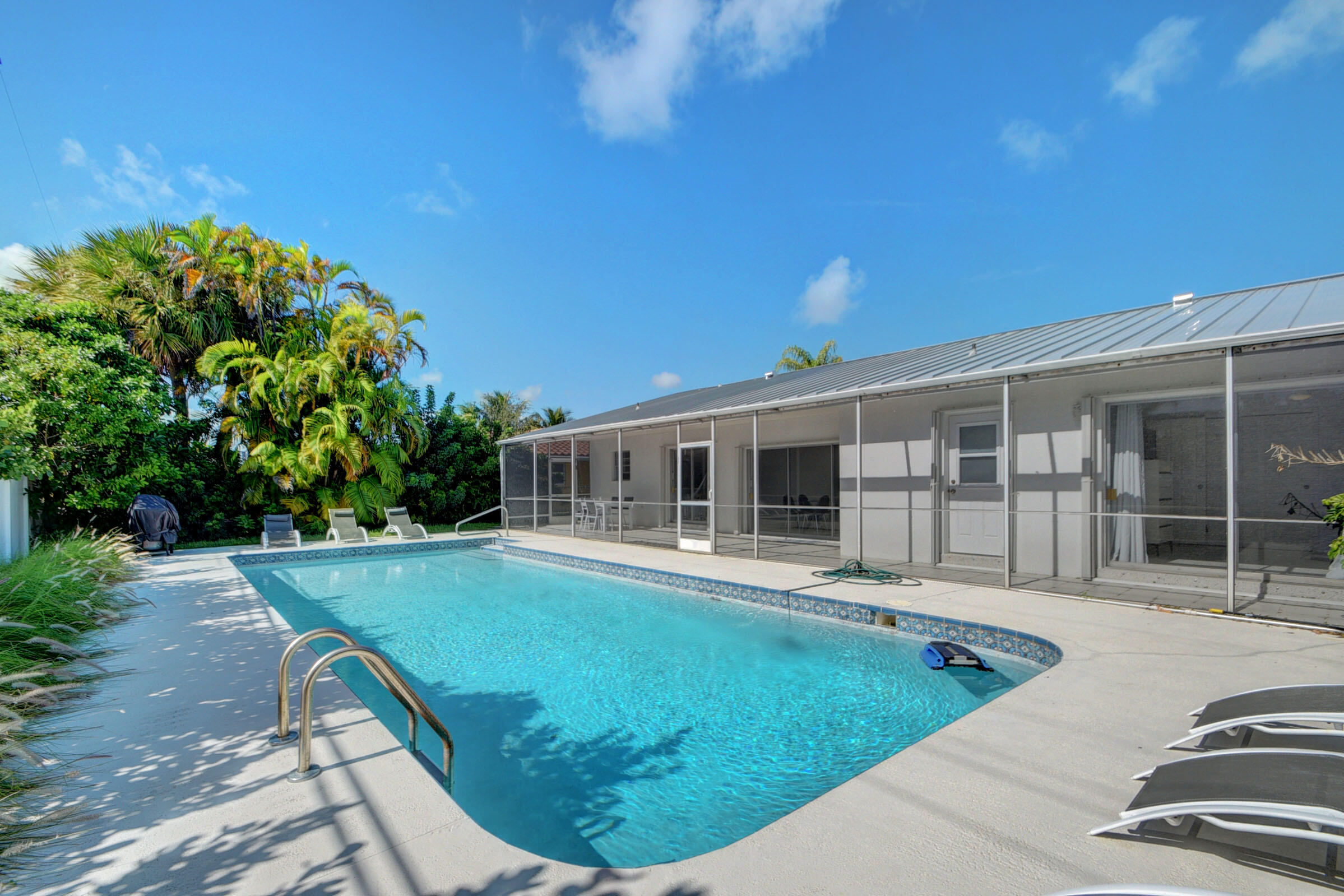 1171 Bimini Lane Singer Island, FL 33404 - Photo 3 of 61 37_house (37)