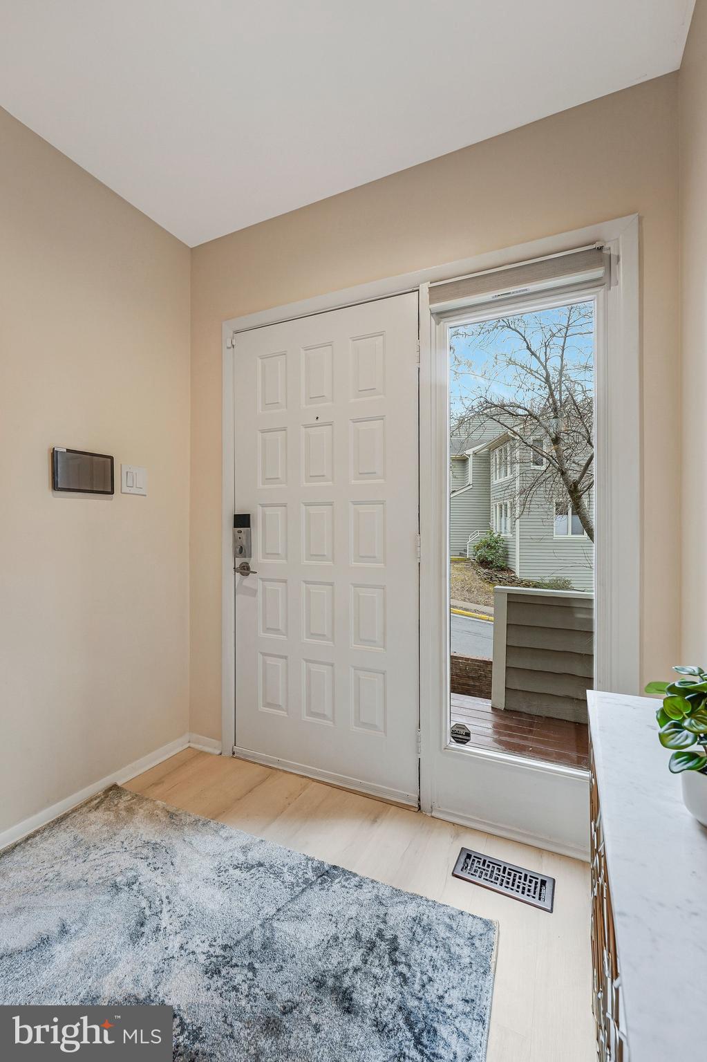 11123 Lakespray Way Reston, VA 20191 - Photo 20 of 47 a view of an empty room with a window