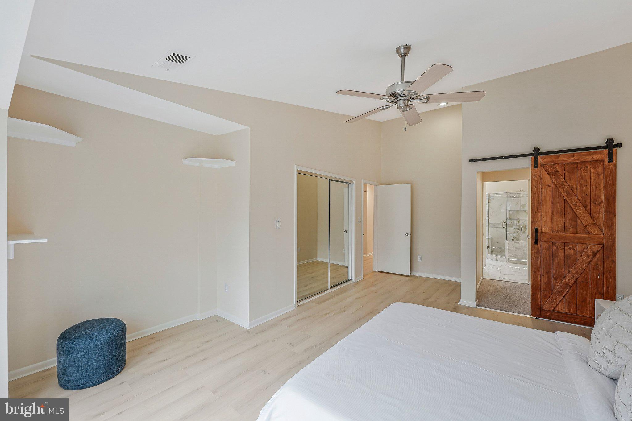 11123 Lakespray Way Reston, VA 20191 - Photo 25 of 47 a view of a livingroom with a chandelier fan and closet