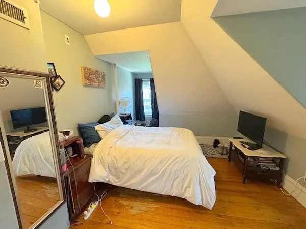 $4,400 | 24 Brook Street, Unit 2, Brookline, MA 02445