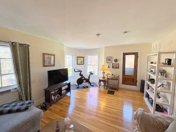 $4,400 | 24 Brook Street, Unit 2, Brookline, MA 02445