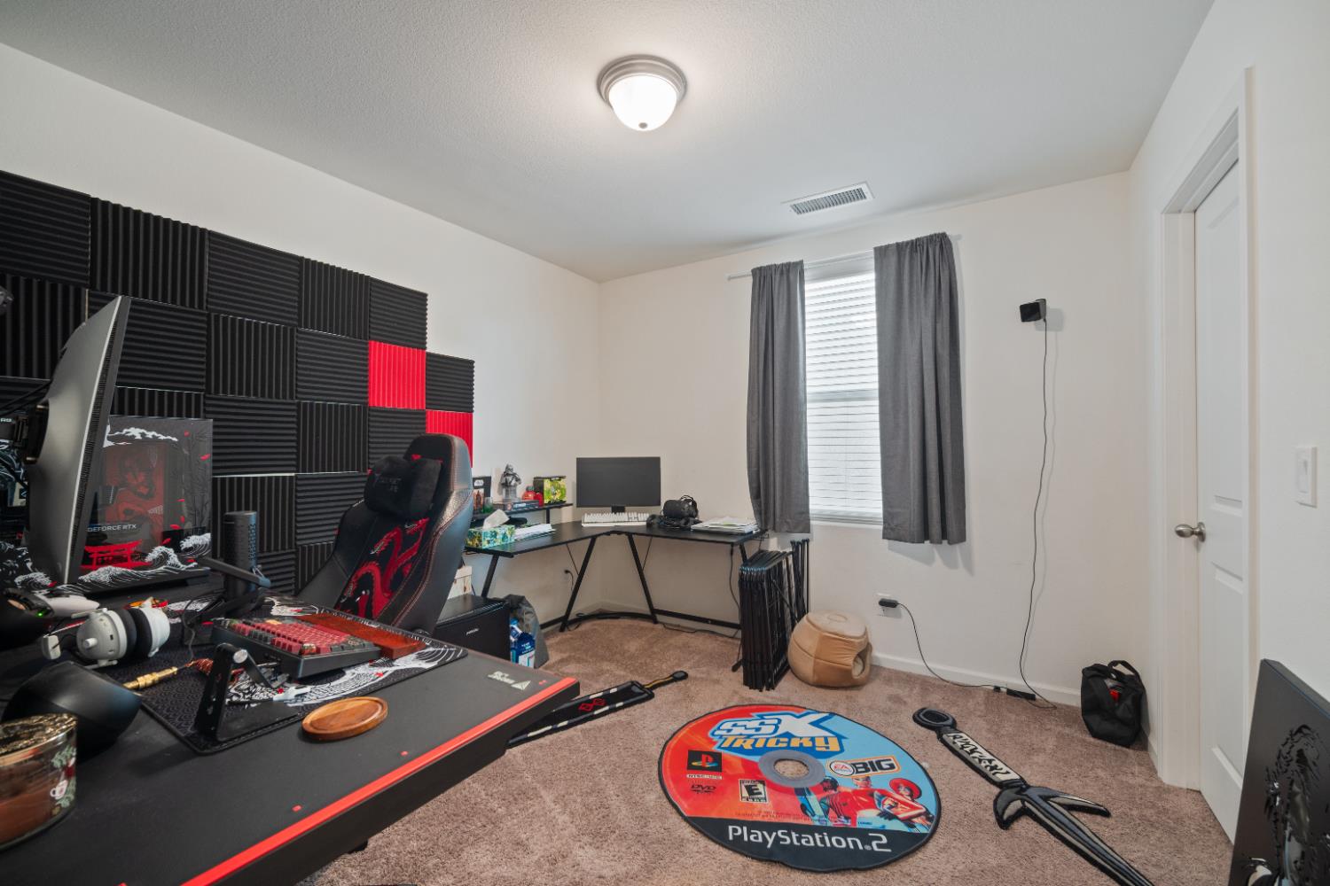 855 Wishon Avenue Madera, CA 93636 - Photo 18 of 29 a room with furniture and gym equipment