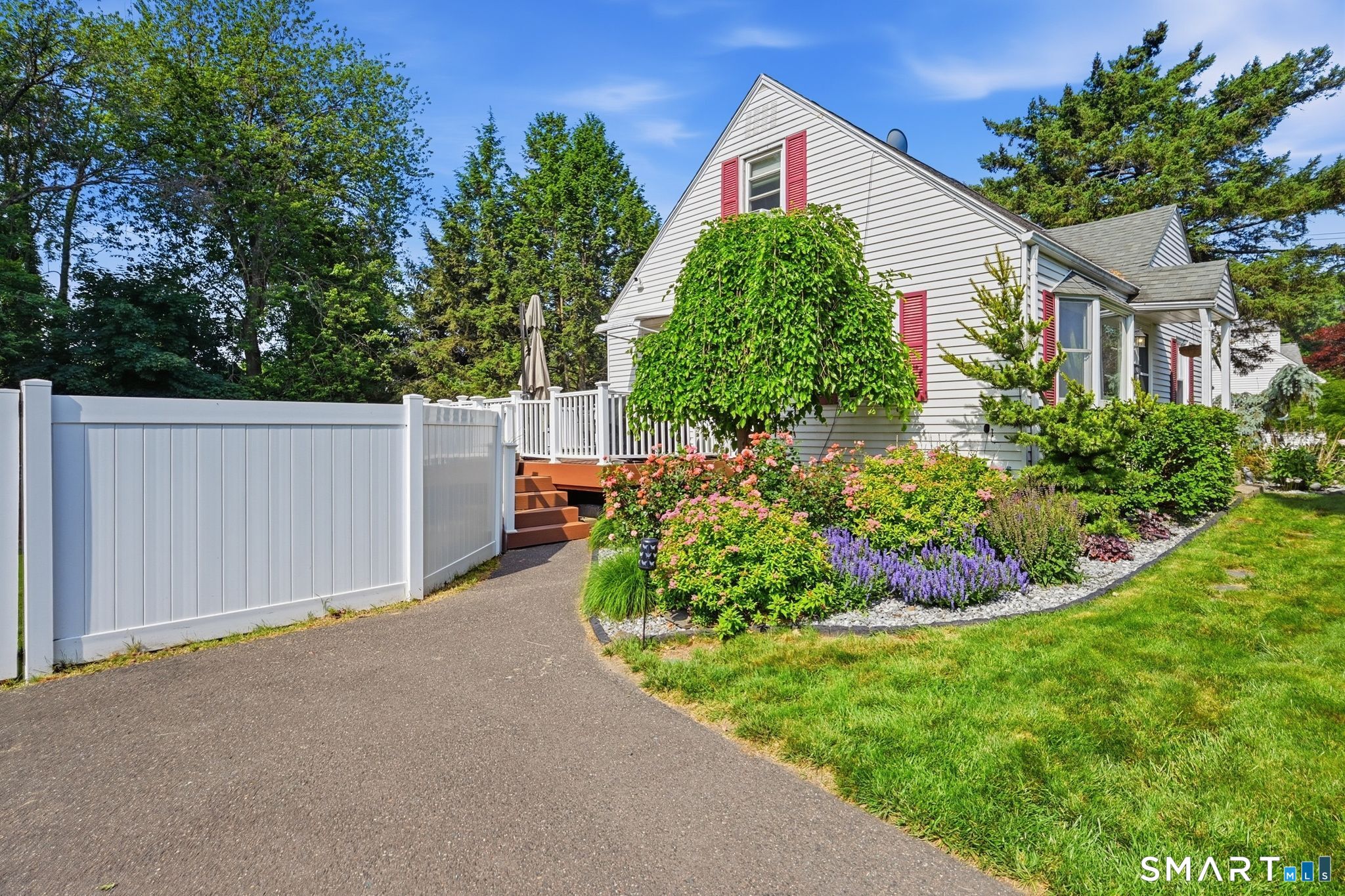 18 Freemont Road Enfield, CT 06082 - Photo 2 of 36