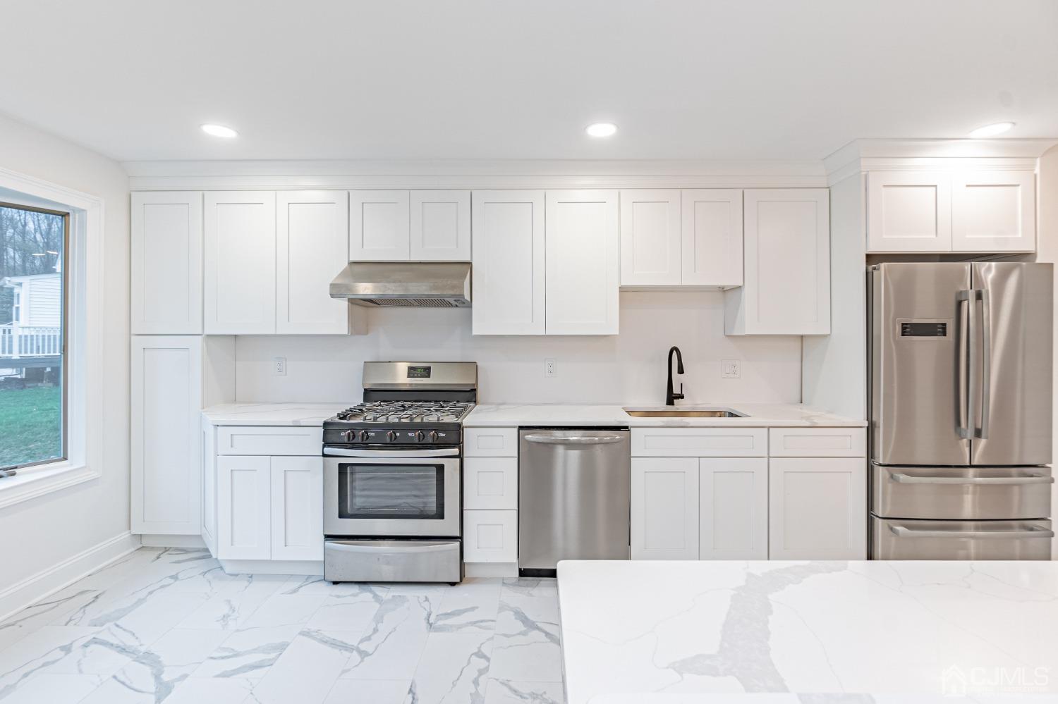 20 Warwick Road Edison, NJ 08820 - Photo 13 of 34 a kitchen with stainless steel appliances granite countertop a stove a refrigerator and a sink