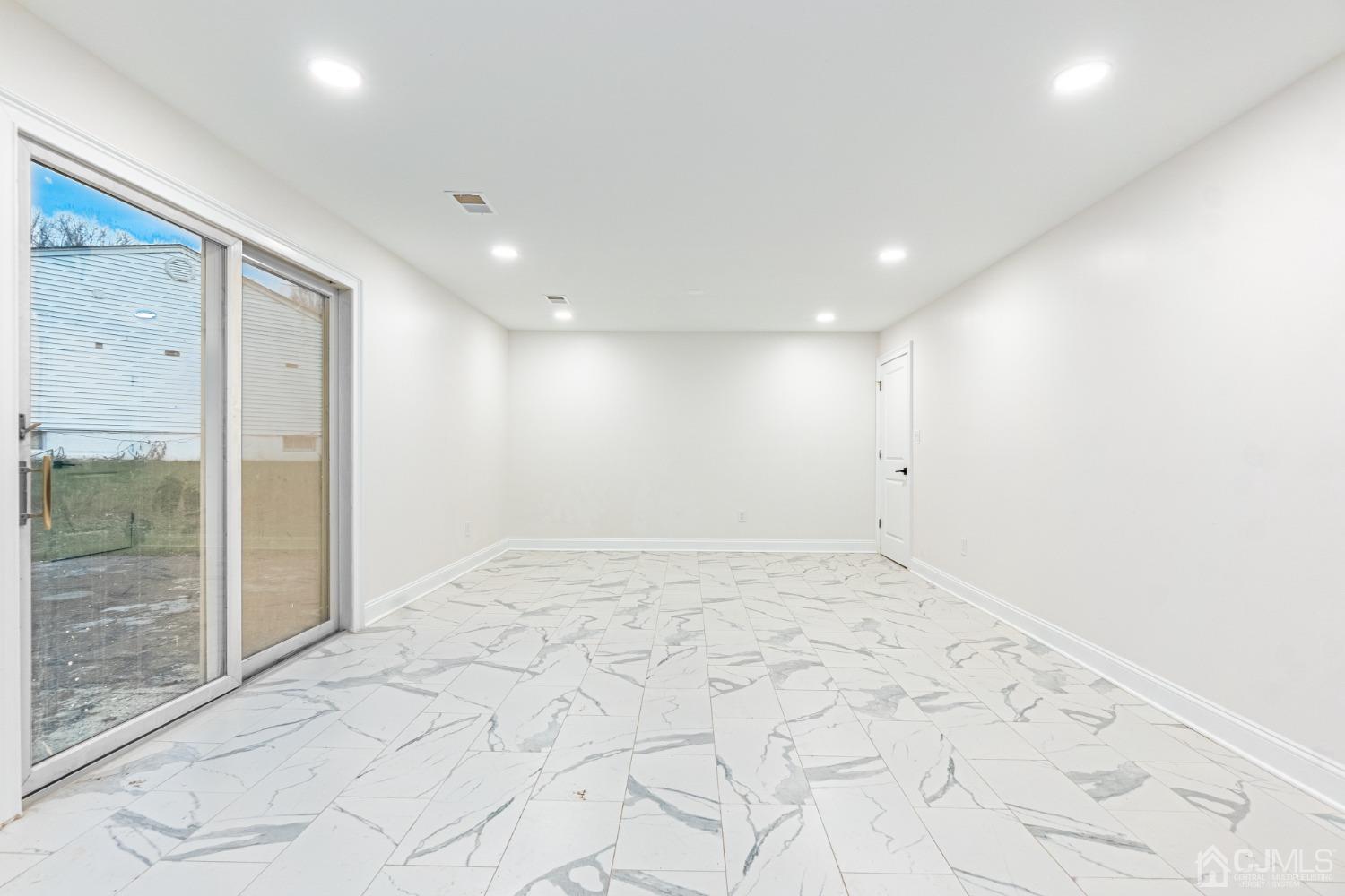 20 Warwick Road Edison, NJ 08820 - Photo 15 of 34 a view of an empty room