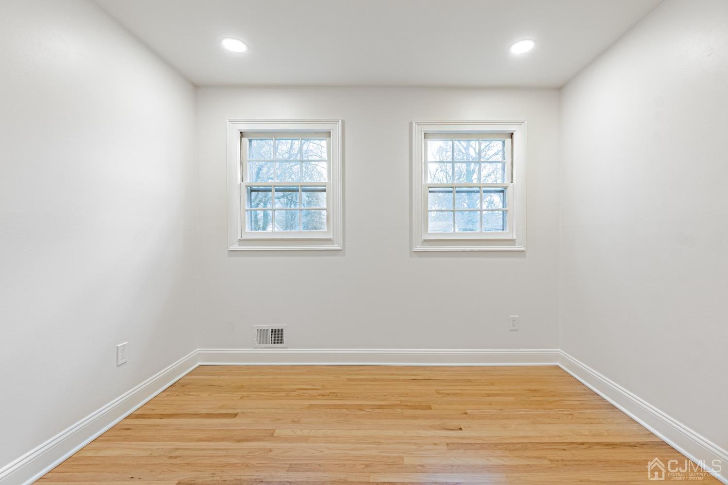 20 Warwick Road Edison, NJ 08820 - Photo 30 of 34 an empty room with wooden floor and windows