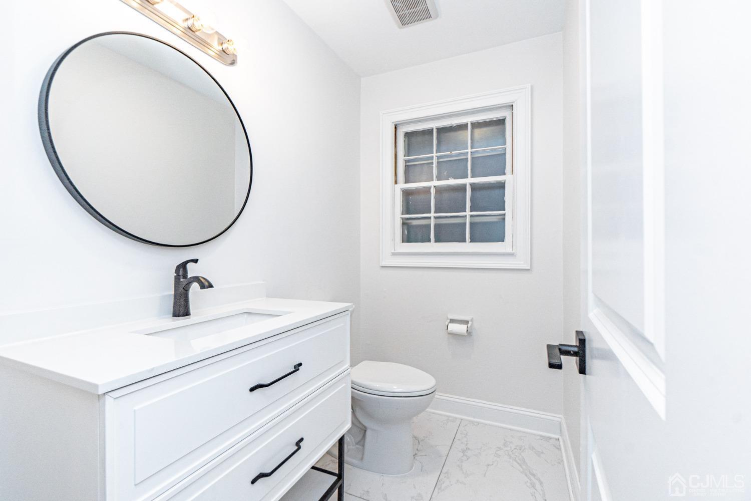 20 Warwick Road Edison, NJ 08820 - Photo 31 of 34 a bathroom with a toilet a sink and mirror