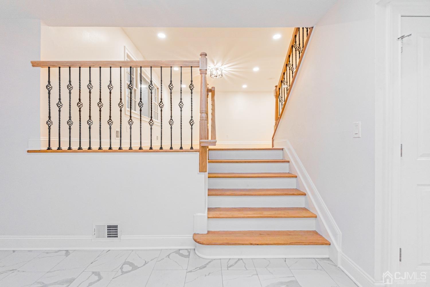 20 Warwick Road Edison, NJ 08820 - Photo 7 of 34 a view of entryway