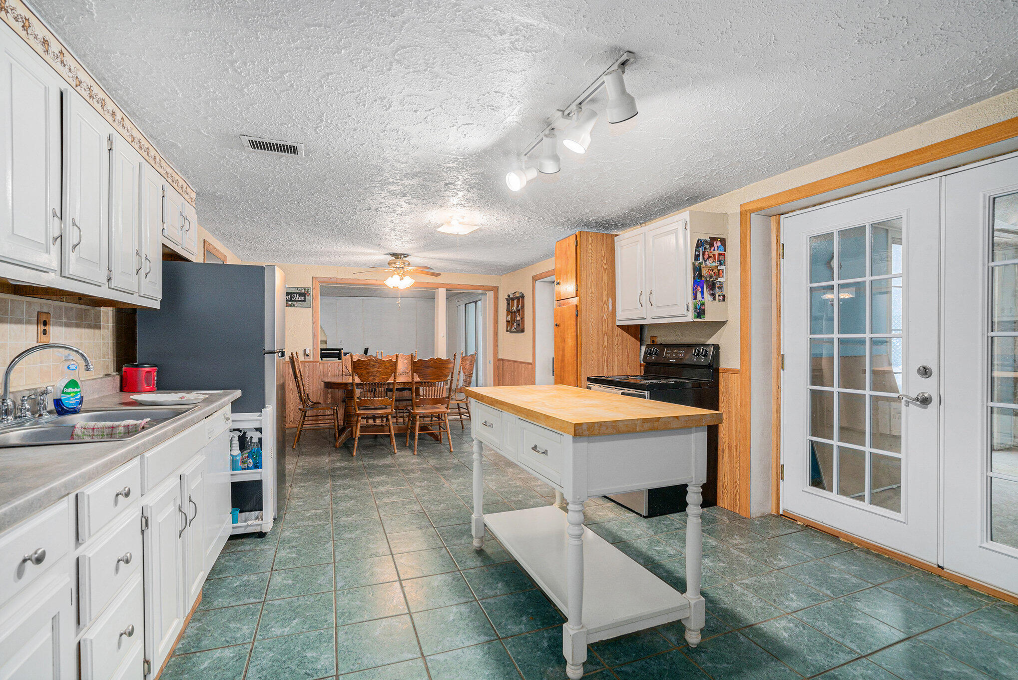 135 Green Gable Road Niles, MI 49120 - Photo 5 of 11 005_file_12