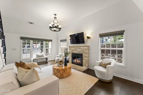 $1,548,000 | 4608 La Crescenta Avenue, La Crescenta, CA 91214
