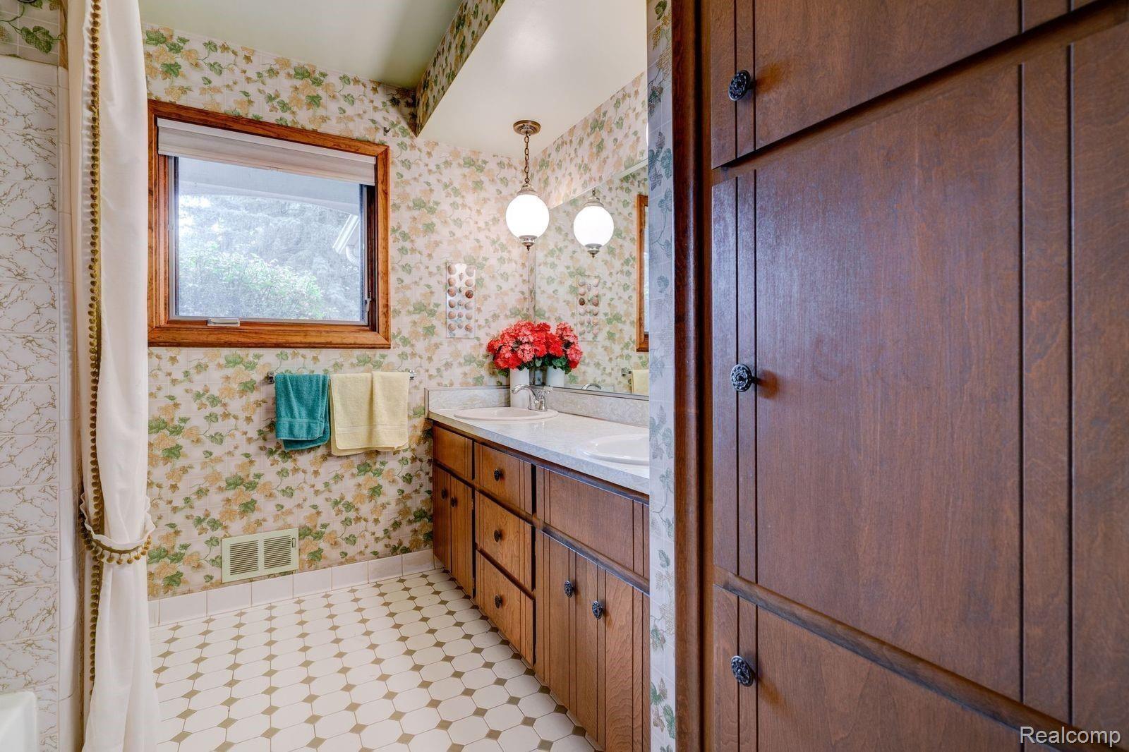 2240 Munster Road Rochester, MI 48309 - Photo 12 of 25 M9.jpeg