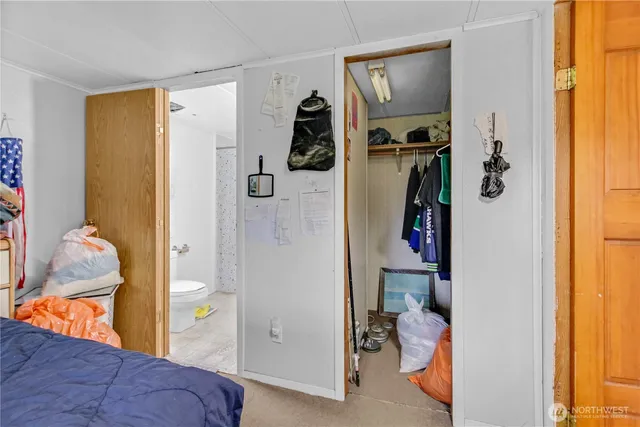 a view of walk in closet