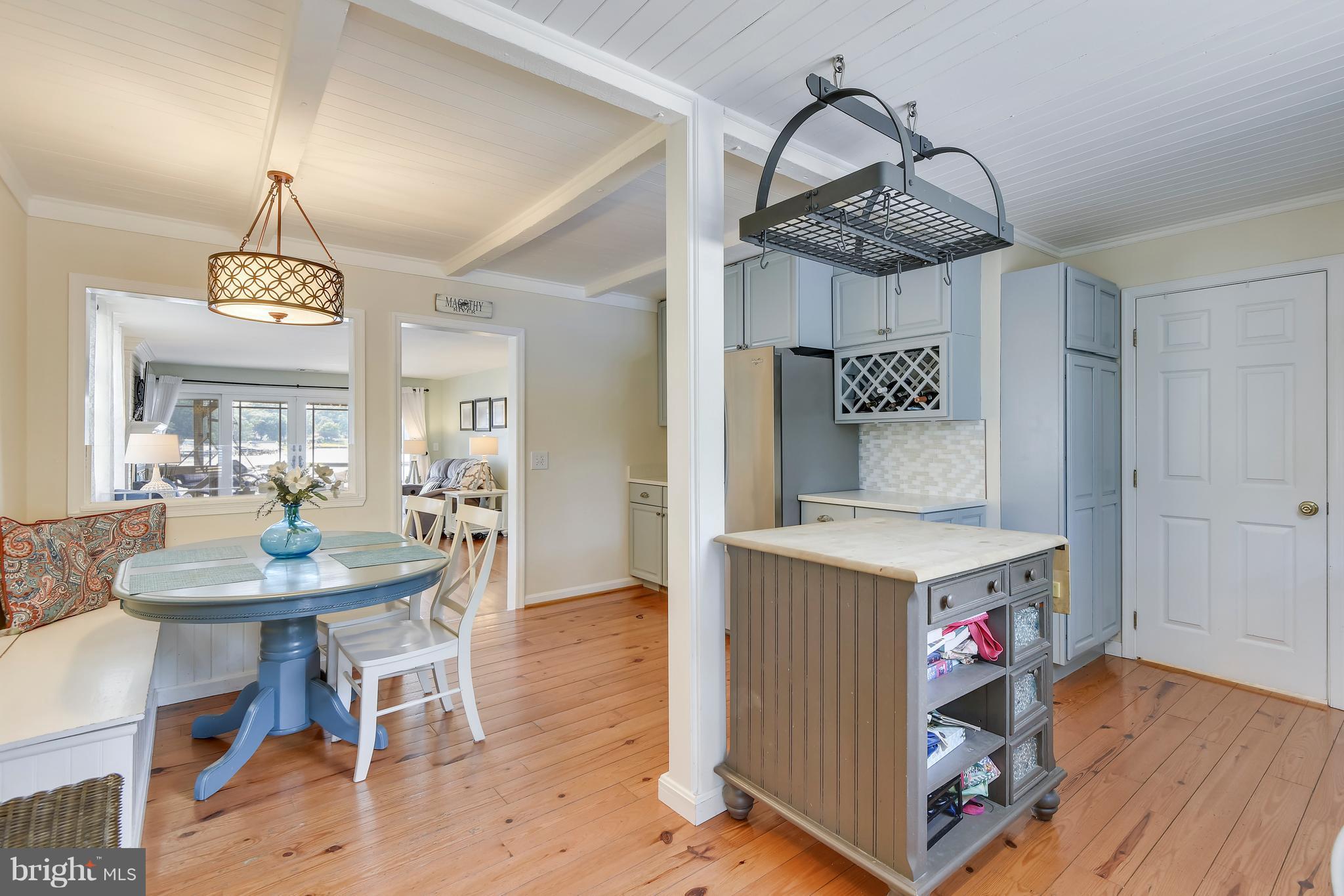 396 Riverside Drive Pasadena, MD 21122 - Photo 4 of 30 Coastal color palate is delighful!